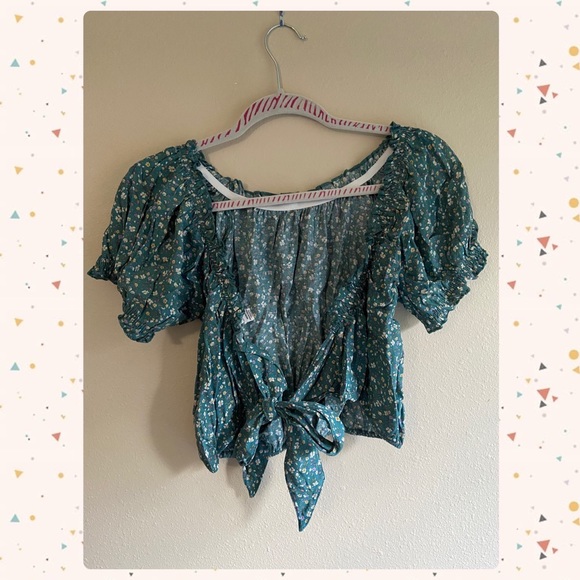 American Eagle tie-back Puff cropped tee in Medium - Picture 2 of 3